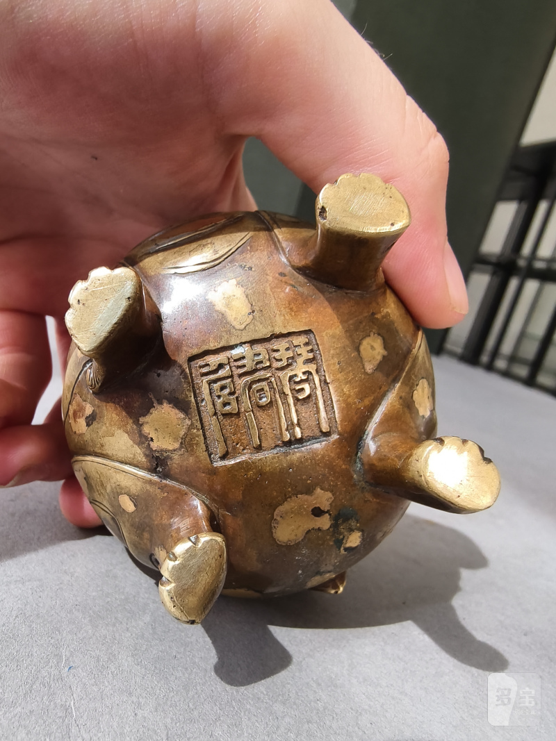 A small gold-splashed bronze censer in the shape of a Luduan - 图15